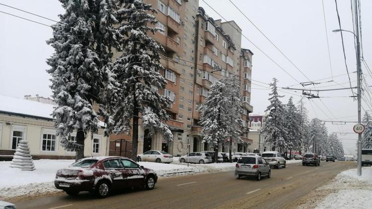 Коммунальщики с ночи работают на дорогах Ставрополя