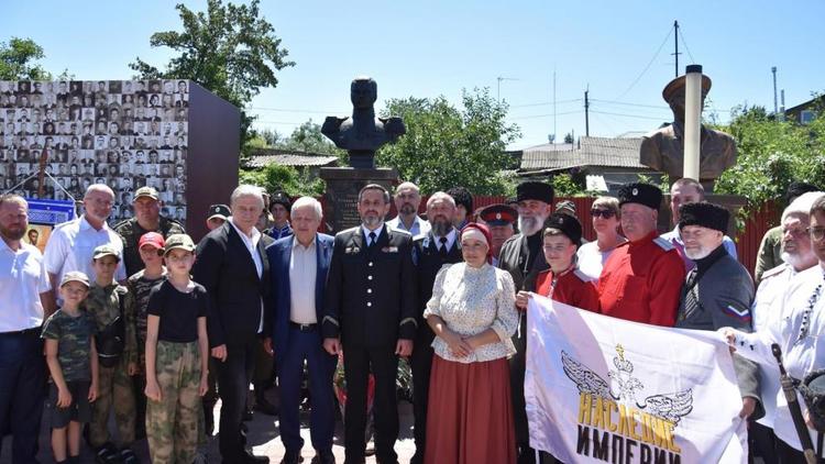 В Михайловске открыли памятник казачьему генералу Степану Николаеву