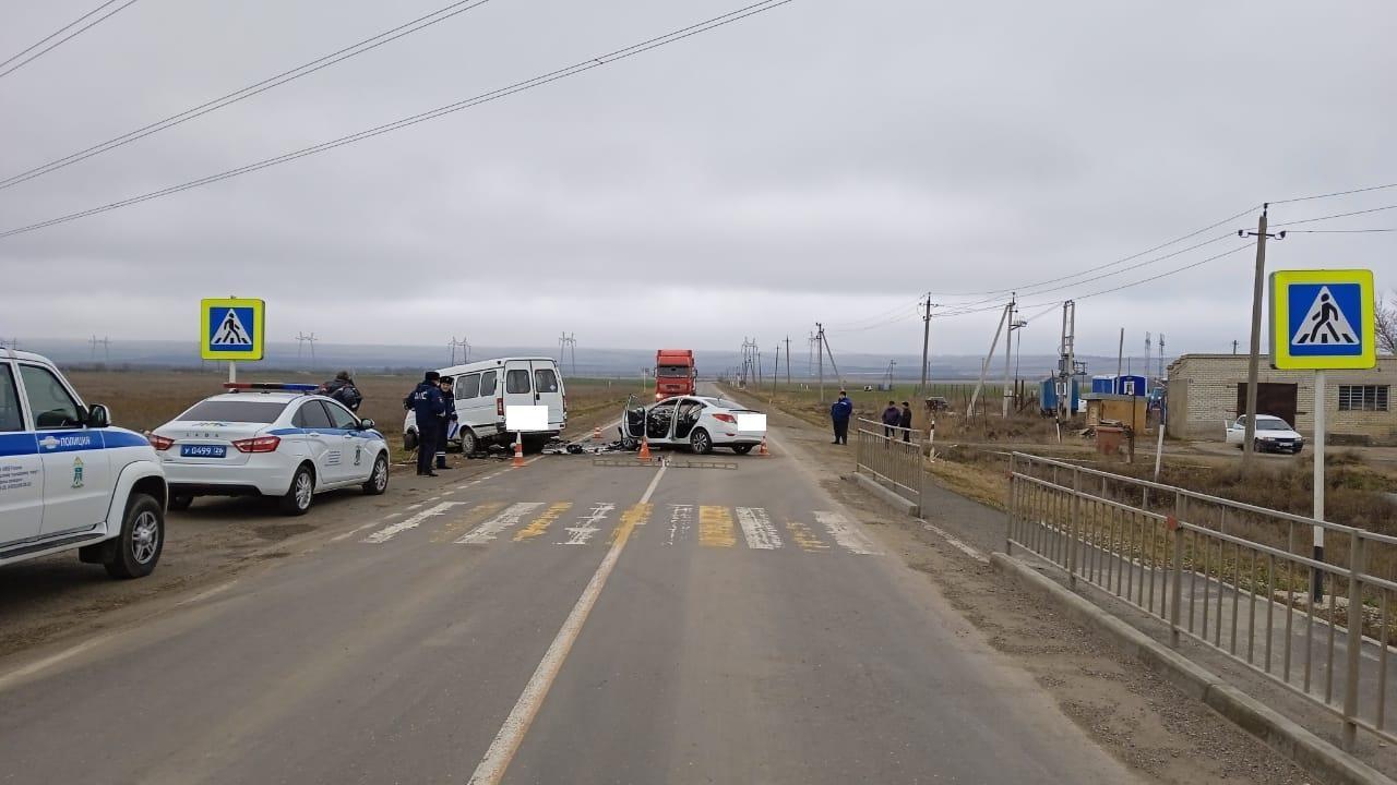 ГАЗель» столкнулась с иномаркой на Ставрополье: один человек получил  тяжёлые травмы | Ставропольская правда