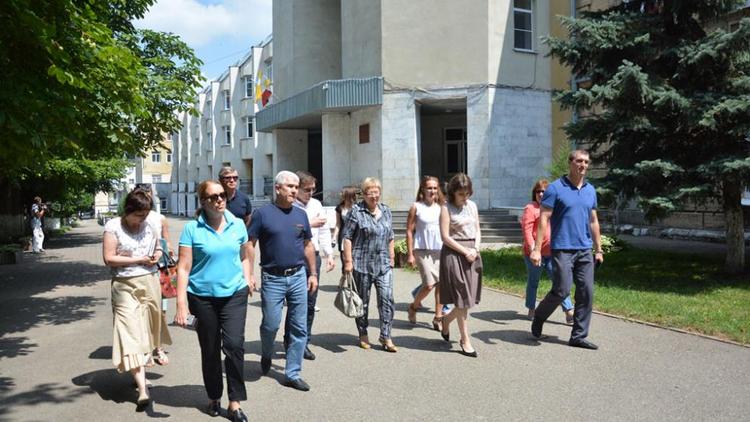 Список зданий, нуждающихся в ремонте, составит спецкомиссия в Ставрополе