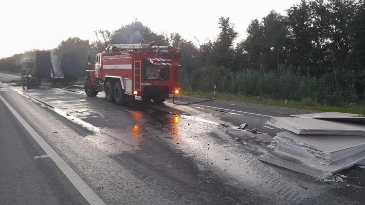 Грузовик загорелся после ДТП в Кочубеевском округе Ставрополья