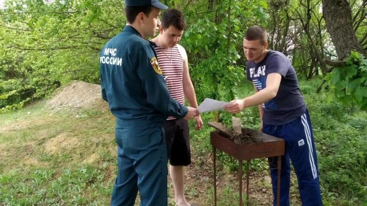 Пожарные рассказали ставропольчанам об опасности розжига костров