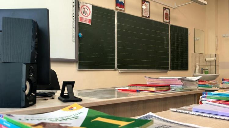 В Грачёвском округе обеспечили безопасность подъездов к школам