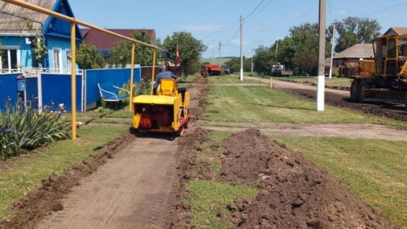 В Красногвардейском округе Ставрополья ремонтируют участок дороги