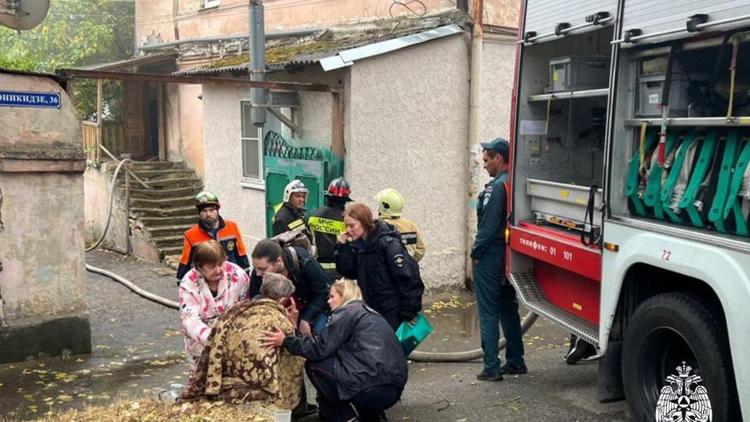 В Ставрополе тушат пожар на улице Орджоникидзе: 1 человек пострадал