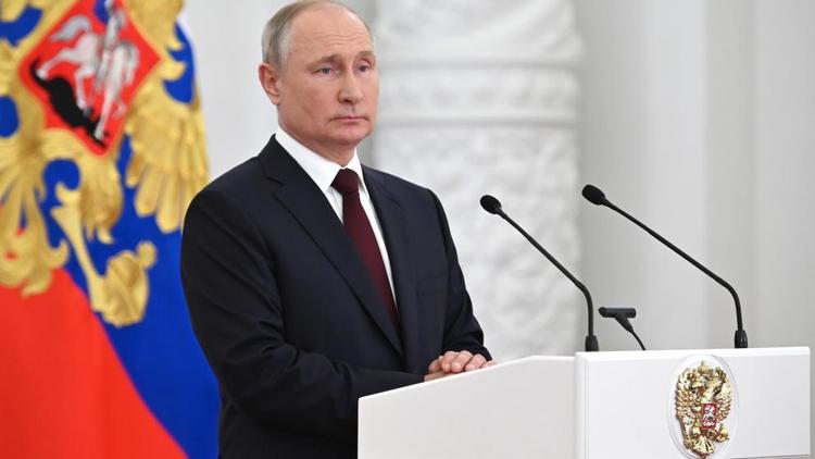Владимир Путин встретился с лучшими выпускниками высших военных учебных заведений
