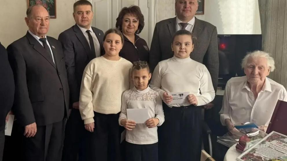 В Красногвардейском округе Ставрополья со 100-летием поздравили фронтовика 