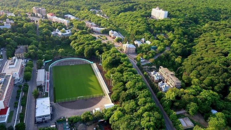На стадионе Железноводска сборы проводит команда «Зенит»-2