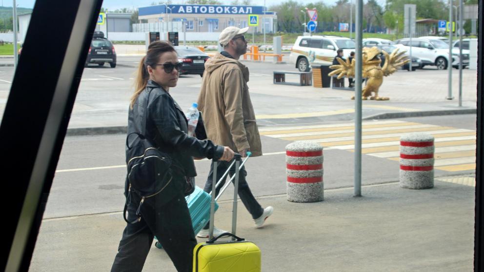 В Минводах прилетевшая из Стамбула россиянка уличена в контрабанде 32 тысяч долларов