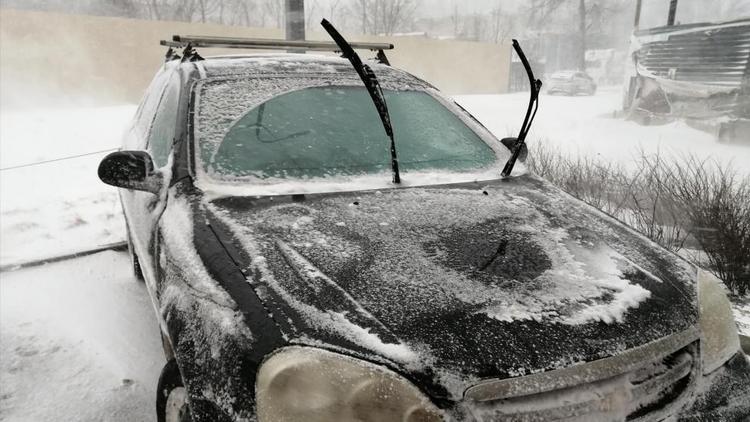 Более 70 абонентов в Ипатовском округе остались без света из-за непогоды