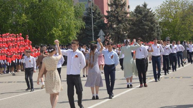 В станице Курской на Ставрополье в День Победы прошёл масштабный парад