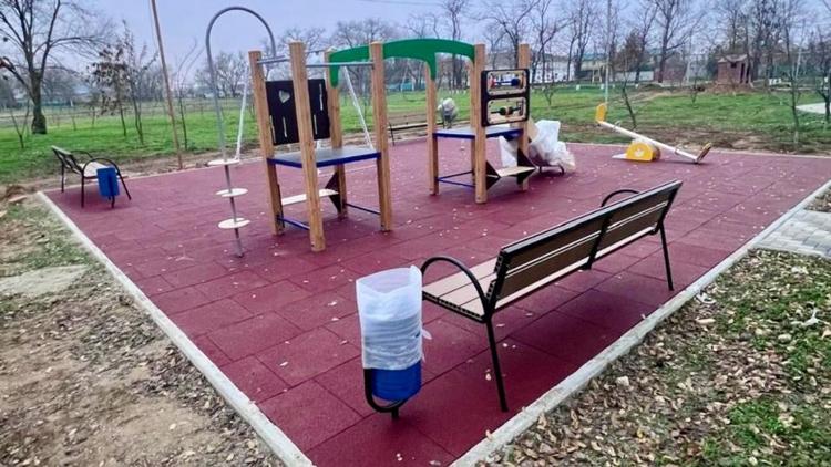 В селе Апанасенковского округа Ставрополья построили детскую площадку