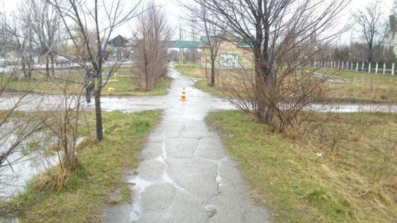 В Невинномысске водитель сбил женщину на пешеходной дорожке и скрылся