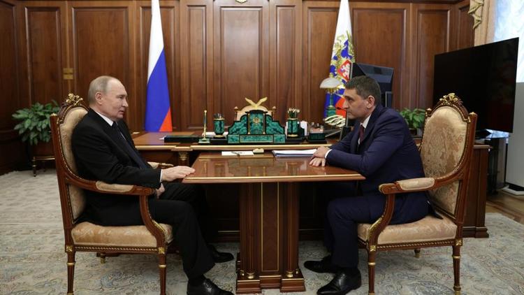Владимир Путин провёл рабочую встречу с гендиректором ПАО «Россети»