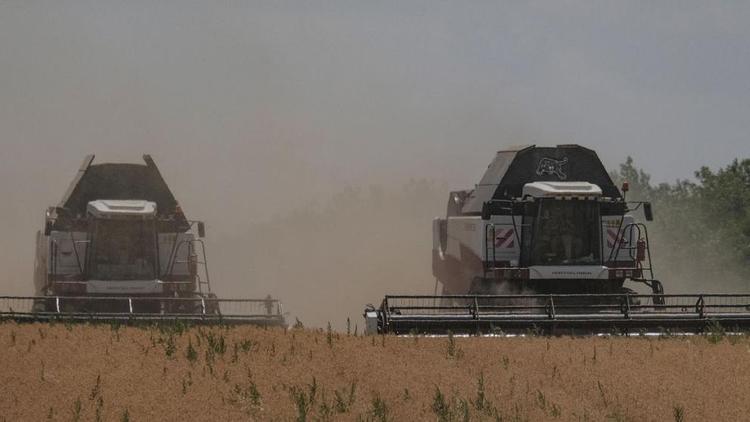 Хозяйства Петровского округа Ставрополья приближаются к экватору уборки зерновых