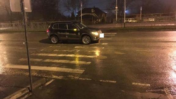 В Ставрополе на пешеходном переходе внедорожник сбил двух девушек