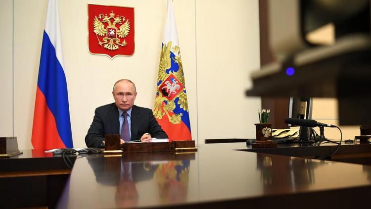 Владимир Путин поручил уделить особое внимание ценовой политике и рынку труда