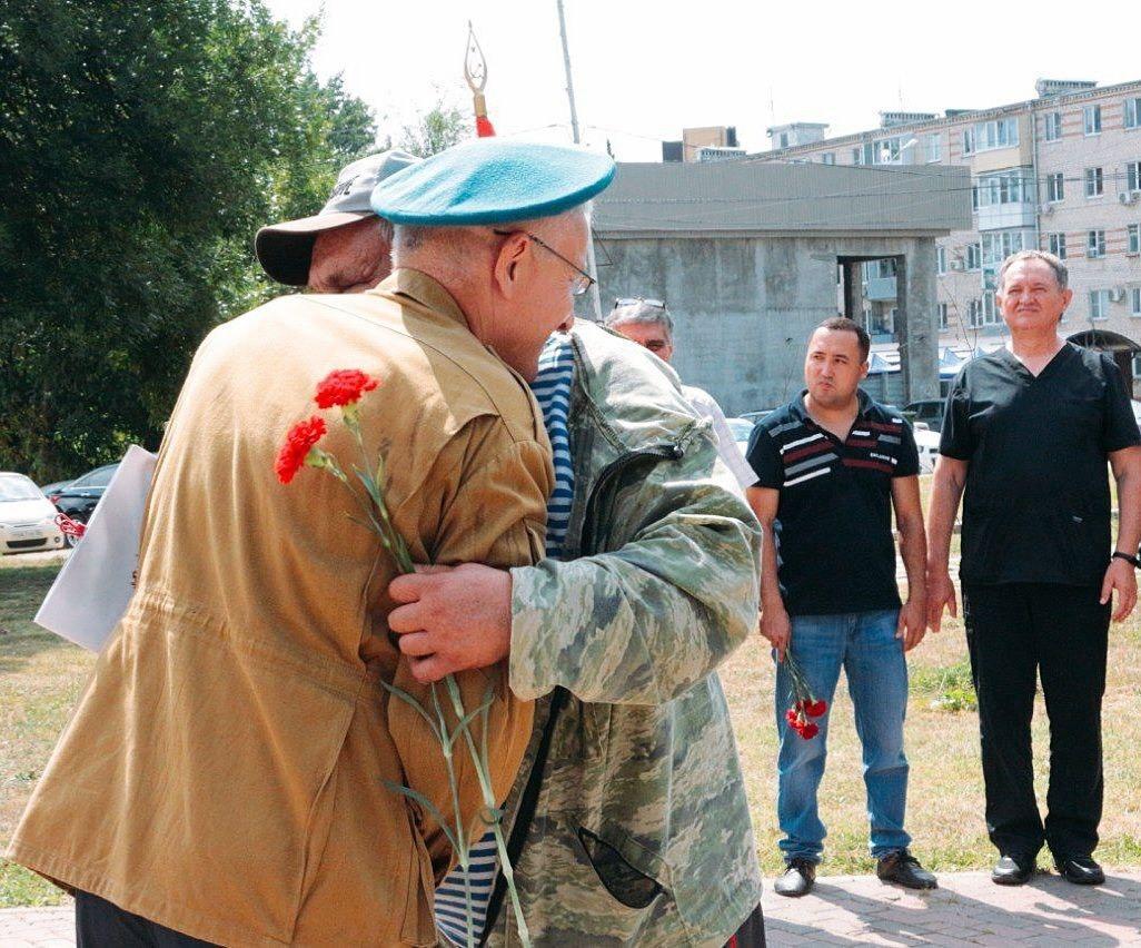 Десятки ветеранов-десантников отметили День ВДВ в Минеральных Водах |  Ставропольская правда