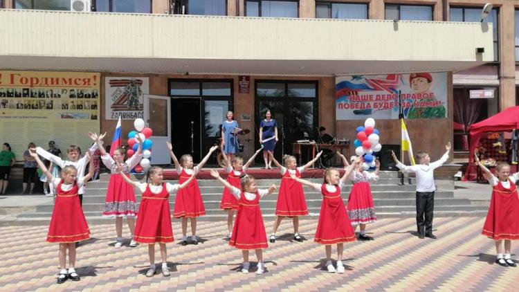 Парковую зону в селе Орловка благоустроили по программе поддержки местных инициатив