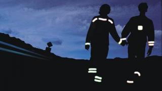 Пешеходы за городом должны надевать одежду со световозвращателями