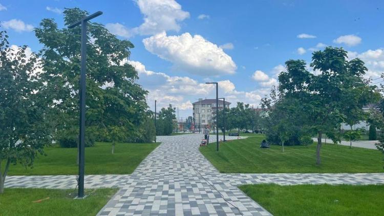 Благоустройство сквера в 204-м квартале Ставрополя близится к завершению