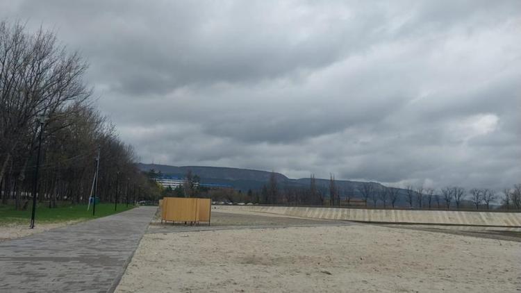 В Кисловодске начали благоустройство береговой линии городского озера