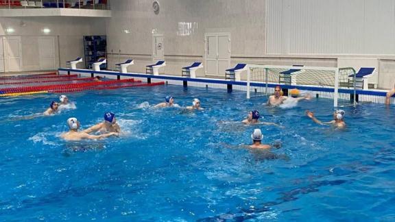 Спортсмены сборной России по водному поло тренируются в Кисловодске