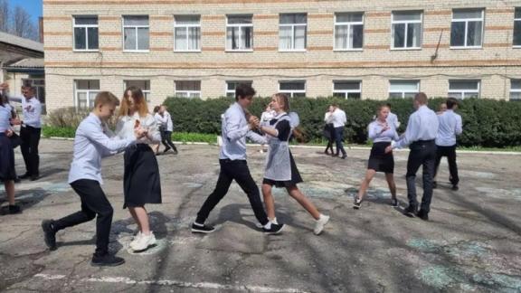 Вальс Победы в Предгорном округе станцуют 1,5 тысячи школьников