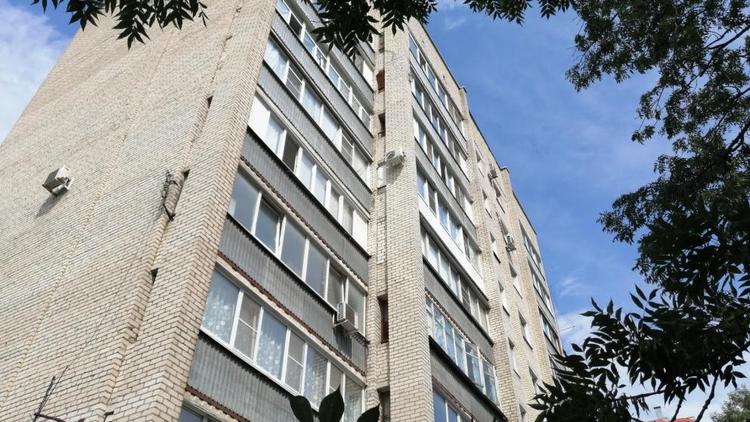 Семья из Арзгирского округа Ставрополья получила жилищный сертификат