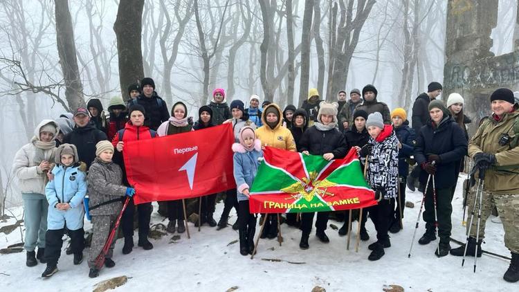 Ипатовские юнармейцы поднялись на самую высокую точку горы Бештау