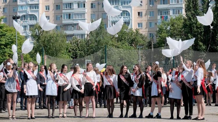 Губернатор Ставрополья поздравил выпускников с Последним звонком