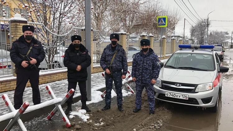 Двое ставропольцев пытались украсть одежду в торговом центре