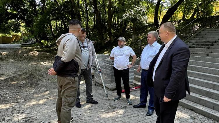 Партийный десант проверил ход ремонтных работ в Предгорном и Красногвардейском округах