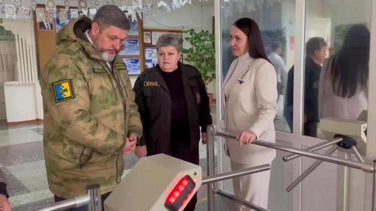 В школах Ставрополья усиливают меры безопасности после трагедии в Одинцово