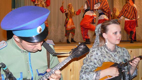 Казачий ансамбль «Ставрополье» порадовал жителей Апанасенковского района