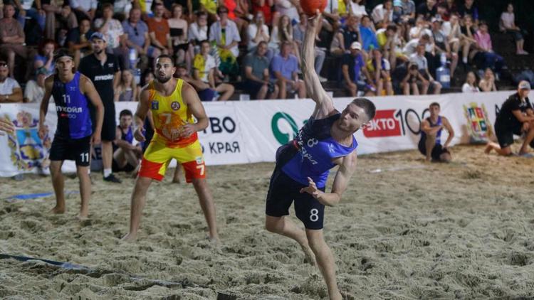 В Ставрополе прошёл второй тур чемпионата страны по пляжному гандболу среди мужчин 