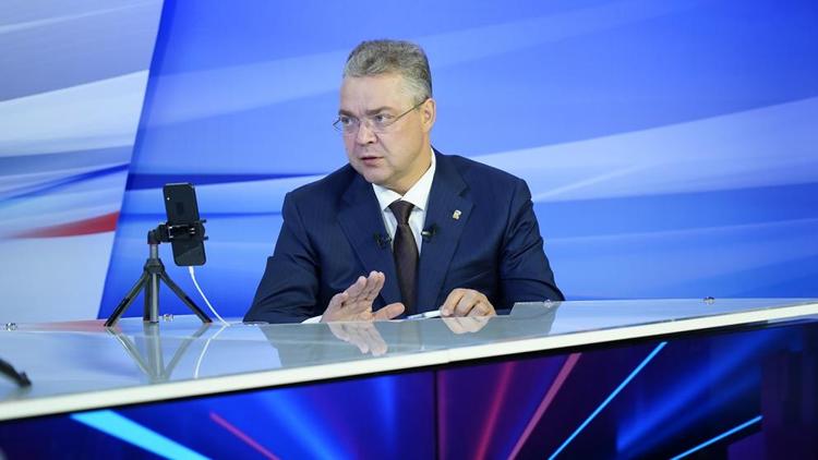 Владимир Владимиров отвечает на вопросы ставропольцев в ходе «прямой линии»