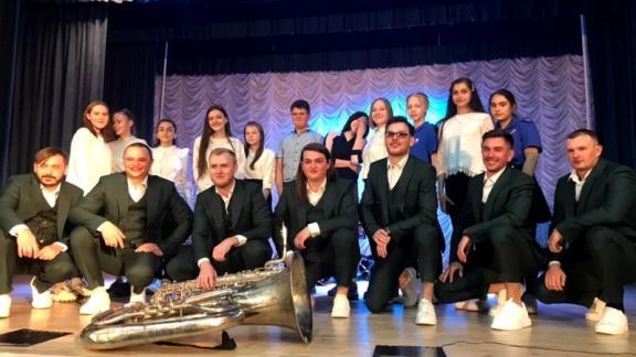 В Труновском округе выступил джазовый ансамбль «StavLittleBand»