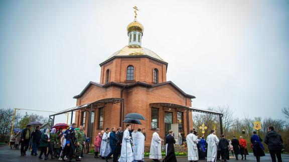 В селе Рогатая Балка на Ставрополье освятили храм