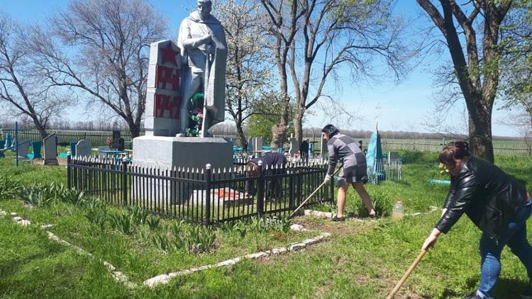 В Новоалександровском округе проходит акция «Дорога к обелиску»