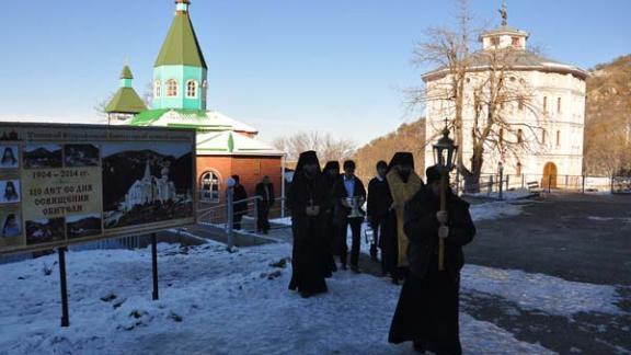 В Георгиевском храме освящен новый домик для пасечника