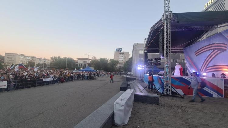Почти 20 тысяч невинномысцев приняли участие в акции-концерте в поддержку вхождения новых субъектов в РФ