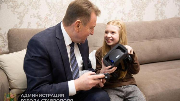 Глава Ставрополя исполнил новогодние желания особенных детей