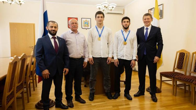 Глава минспорта Ставрополья встретился с победителями Летней Спартакиады молодёжи России по самбо