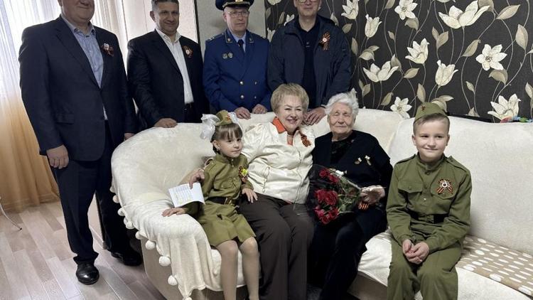 Глава Кисловодска поздравил ветеранов города с Днём Победы