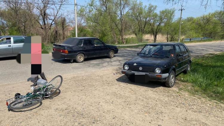 Пожилой велосипедист погиб под колёсами машины в Новоалександровском округе