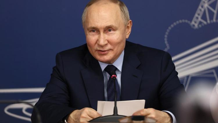 Владимир Путин посетил ООО «Уральские локомотивы»