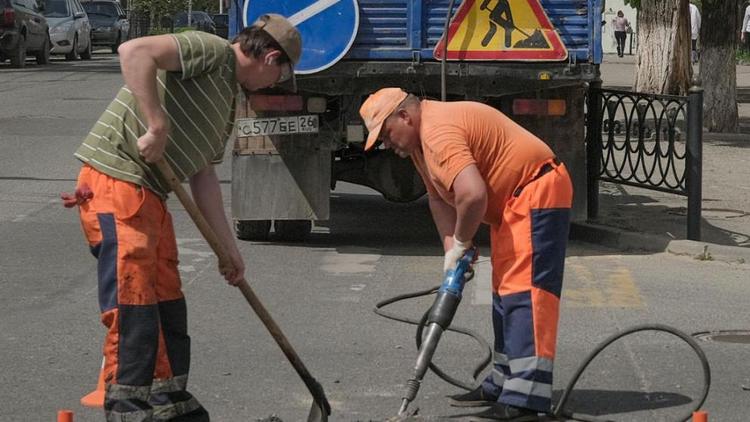 Ямочный ремонт дорог в Будённовске завершат до 31 мая