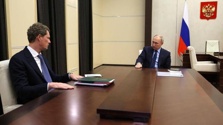 Президент России провёл встречу с главой Федеральной налоговой службы