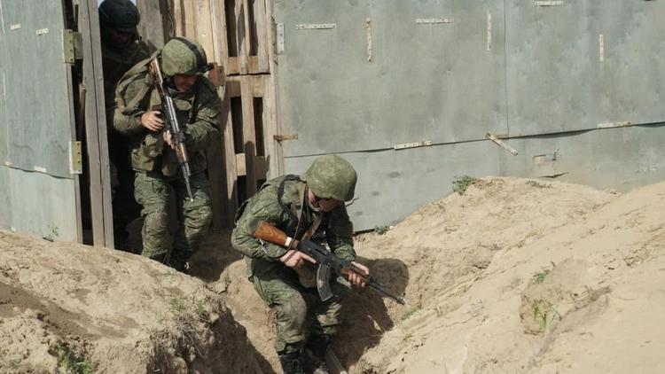 Военнослужащие ЮВО зачистили опорный пункт условного противника